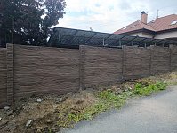 Weiße Ausblühungen an einem neuen Betonzaun?